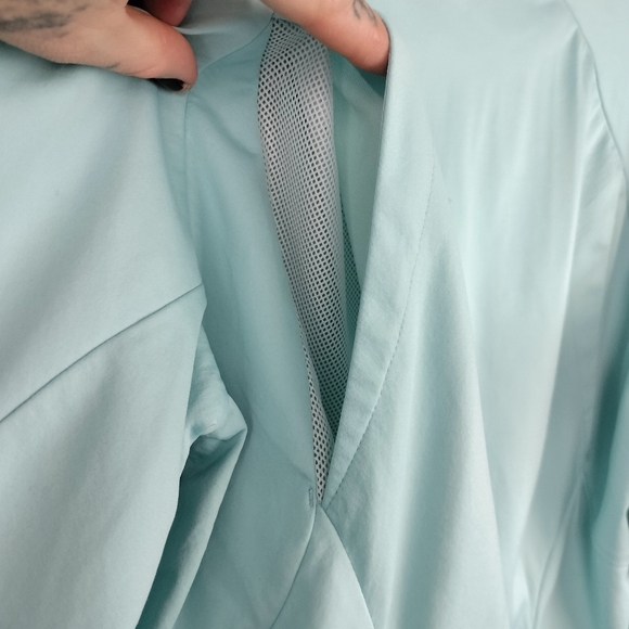 ATHLETA Zip Up Mock Neck Lightweight Jacket w/ Reflective Designs Sz. S/M - Picture 8 of 12